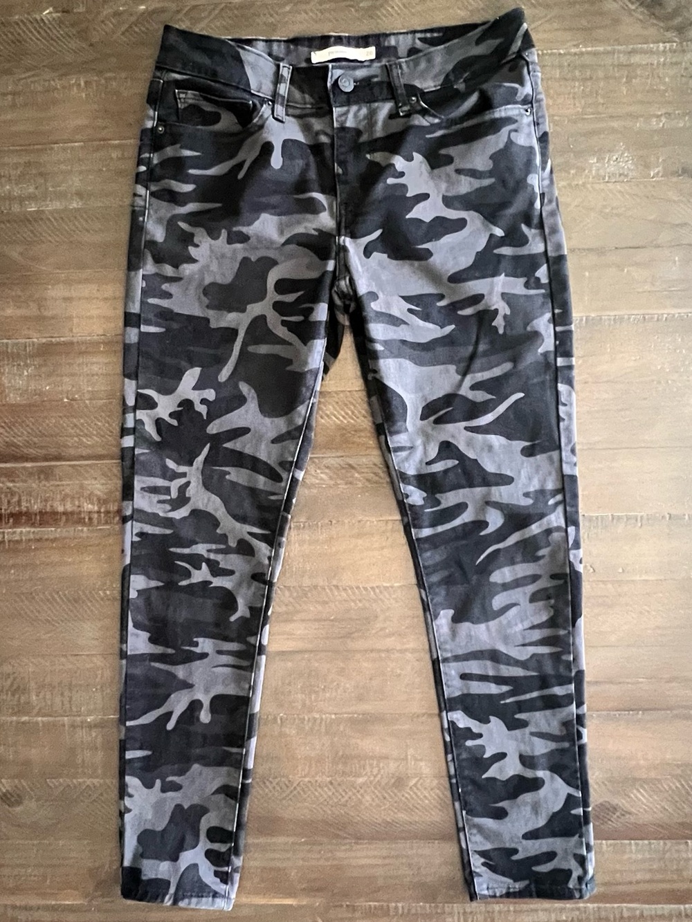 Levis 711 Skinny Jeans Womens 28 Gray Camo Mid Rise Stretch Denim